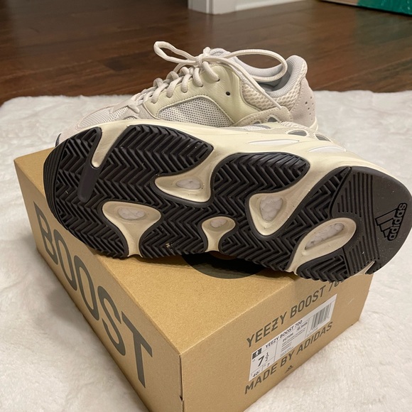 Yeezy boost 700 size 7.5 analog - Picture 2 of 2